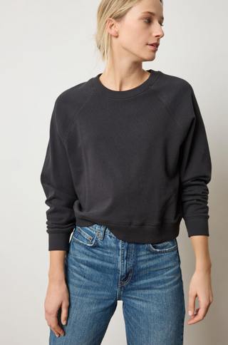 Raglan Sweatshirt in Black